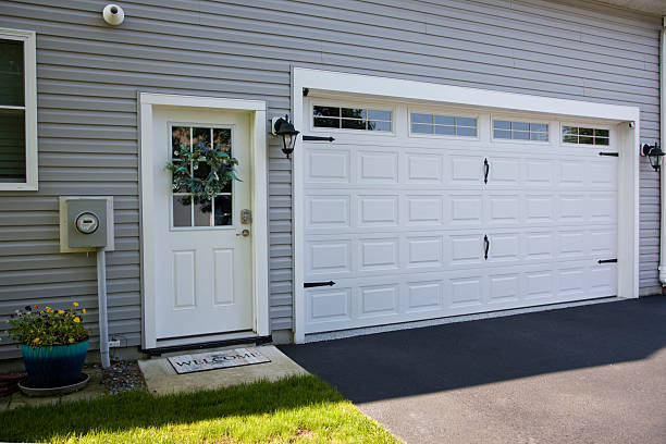 24/7 Emergency Garage Door Panel Replacement experts in Timberline-Fernwood, AZ